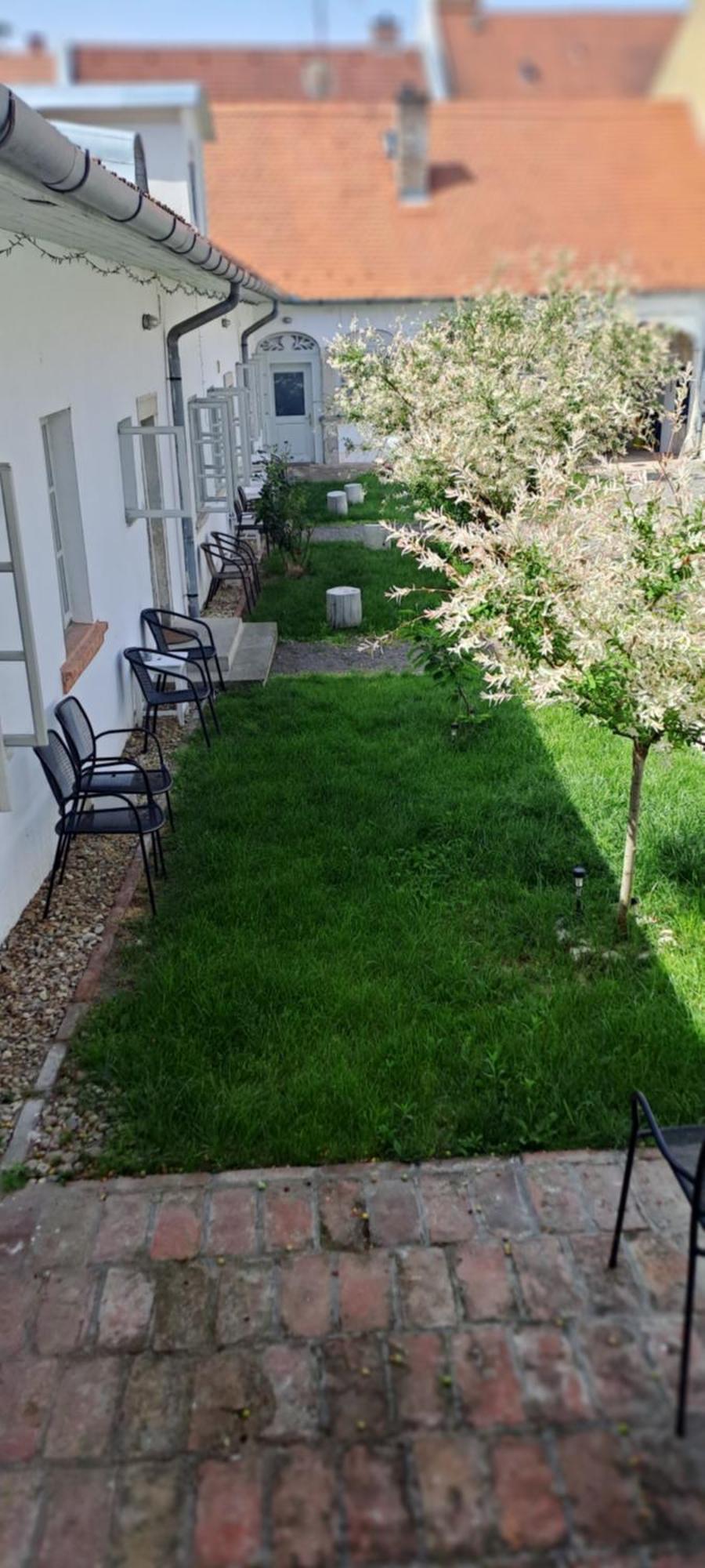 אגר Plitzner Belvarosi Apartmanhaz מראה חיצוני תמונה